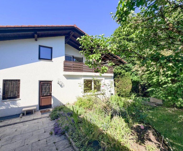 Hausansicht Starnberg - 10809188139 Einfamilienhaus VILLENANWESEN in ruhiger Komfortlage - 82319 Starnberg Gro�z�giges Wohnen mit gro�em Garten