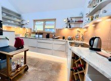 K�che Energieeffizientes, Zwei-Generationenhaus am Ostufer - unabh�ngig von �l und Gas!
 Barrierefrei. Hochwertig luxuri�se Ausstattung im Nullemissionshaus in 82335 BERG Allmannshausen