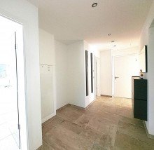 Flur Garderobe Starnberg Komfortables WOHNEN mit gro�en Terrassen und Weitblick
- Neuwertig und barrierefrei mit Lift