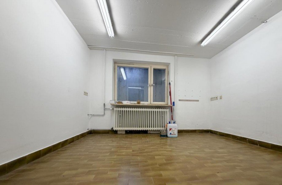 Lager-B�ro im UG Einzelhandel Starnberg