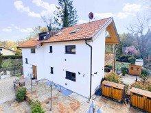 Hausansicht R�ckseite Energieeffizientes, Zwei-Generationenhaus am Ostufer - unabh�ngig von �l und Gas!
 Barrierefrei. Hochwertig luxuri�se Ausstattung im Nullemissionshaus in 82335 BERG Allmannshausen