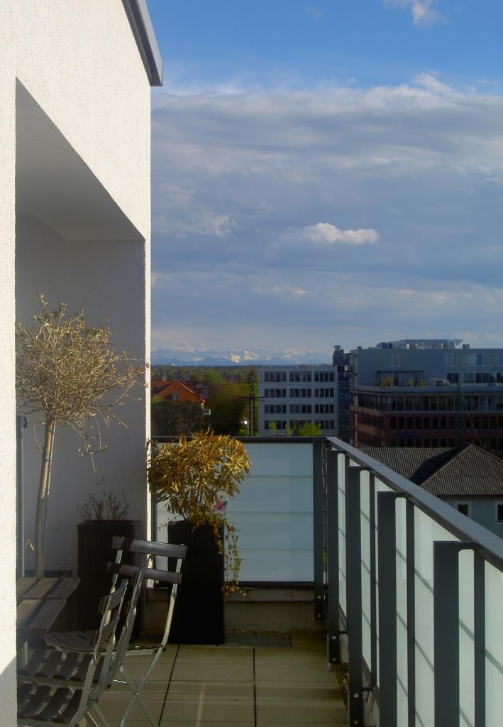 Dachterrasse mit Blick gen Berge Wohnung M�nchen