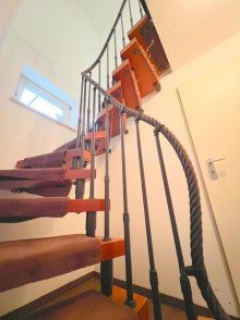 Treppe  Haus im Haus  - Wohnung mit attraktiven S�dgarten/-terrasse zum Selbstbezug!
 Nahe zur S-Bahn in 82110 Germering