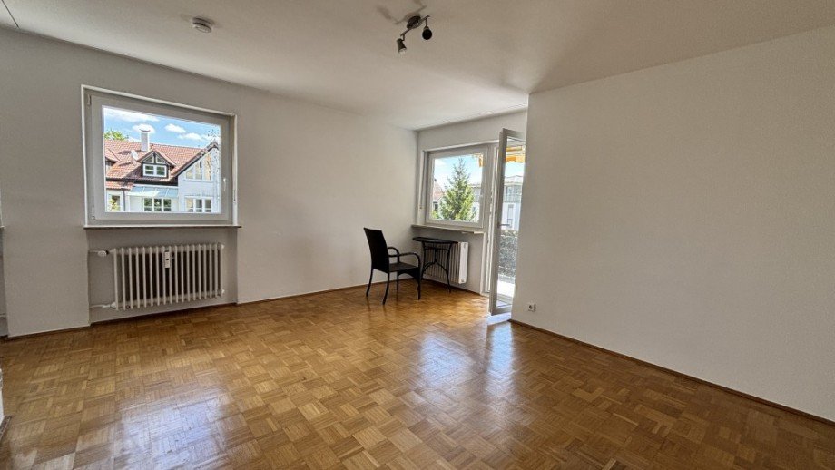 Wohnraum mit Ausgang Balkon Wohnung Starnberg