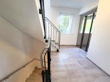 Zugang mit Lift Komfortables WOHNEN mit gro�en Terrassen und Weitblick
- Neuwertig und barrierefrei mit Lift