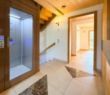 Aufzug Eingangsbereich Energieeffizientes, Zwei-Generationenhaus am Ostufer - unabh�ngig von �l und Gas!
 Barrierefrei. Hochwertig luxuri�se Ausstattung im Nullemissionshaus in 82335 BERG Allmannshausen