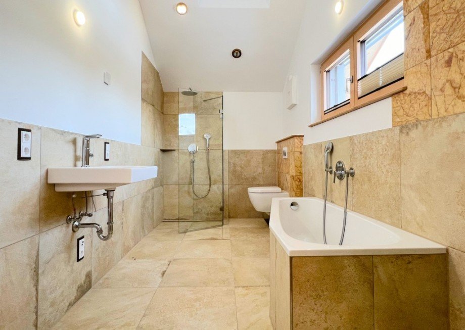 Bad Zweifamilienhaus Berg-Allmannshausen