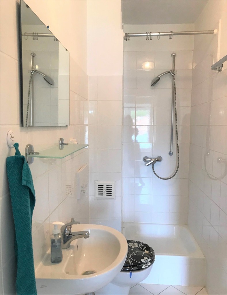 WC Dusche 2. OG Mehrfamilienhaus Starnberg