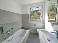 Bad mit Wanne Komfortables WOHNEN mit gro�en Terrassen und Weitblick
- Neuwertig und barrierefrei mit Lift