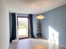 Gro�es Kinderzimmer Kleines Haus - Gro�e Aussichten: Gr�nlage mit Blick zu Wald und Wiesen